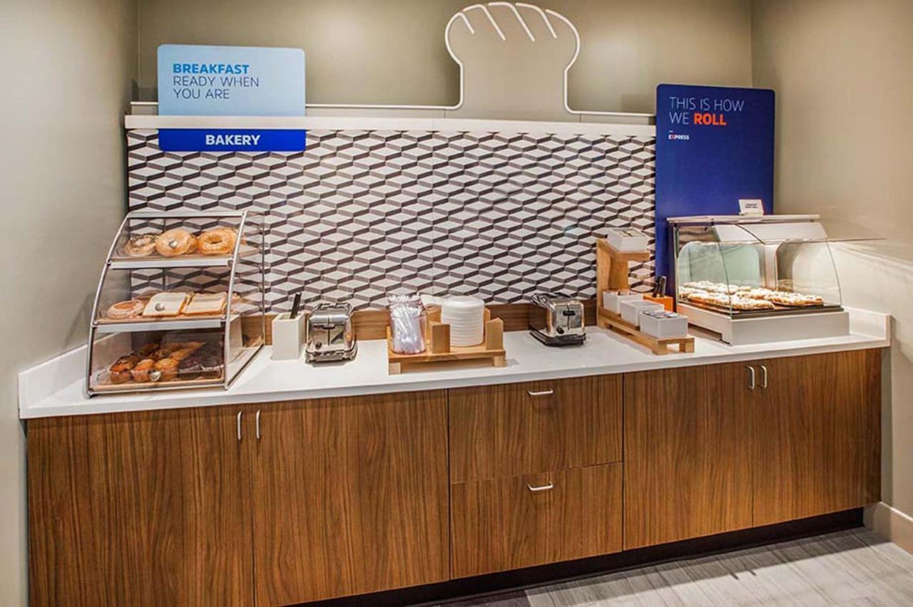 Holiday Inn Express & Suites Greenville-Downtown By Ihg Екстериор снимка