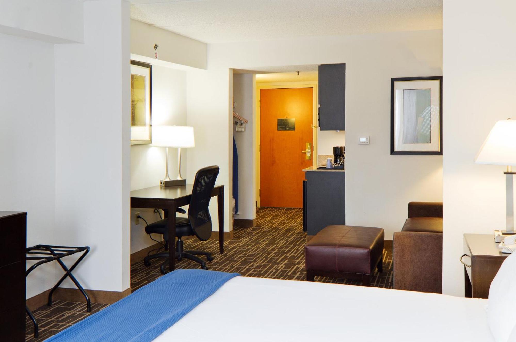 Holiday Inn Express & Suites Greenville-Downtown By Ihg Екстериор снимка